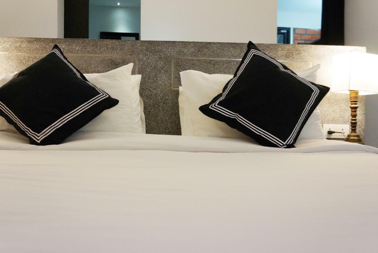 Hotel Ofuro Phnom-Penh Buitenkant foto